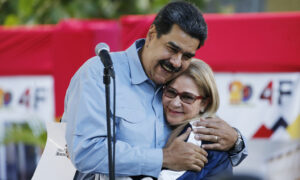 Maduro y Cilia piden “sabiduría y humildad” para la paz en Venezuela