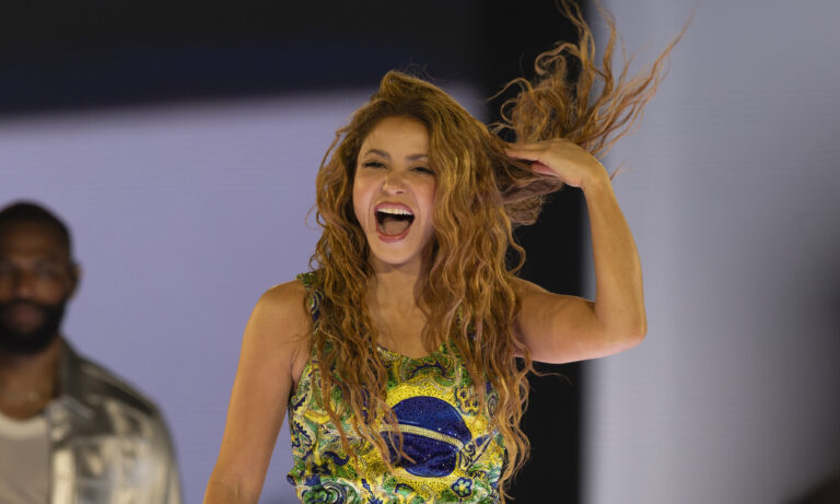 Shakira reúne a dos millones de personas y hace historia en Copacabana