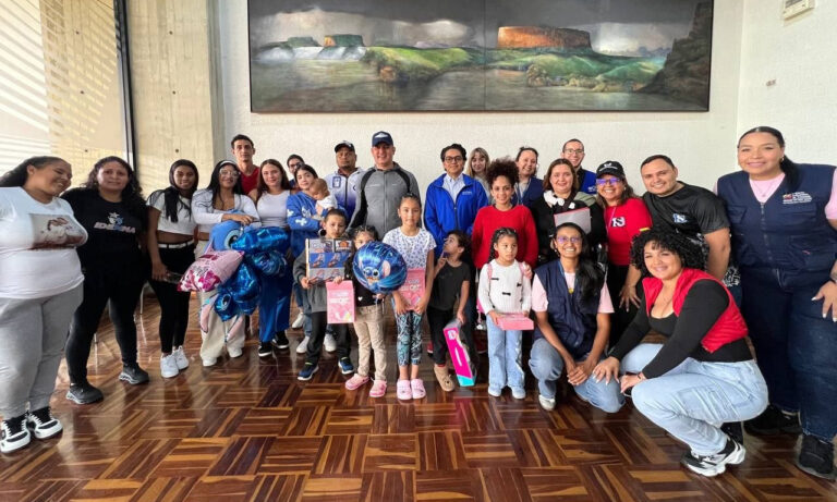 “Vuelo especial” trae a Venezuela a seis menores y un adulto desde EE. UU.