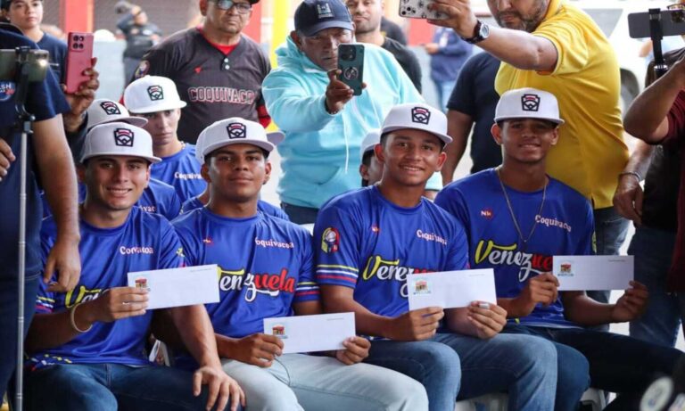 ‎Di Martino entrega boletos a la Pequeña Liga Coquivacoa para el Campeonato Latinoamericano Senior