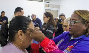 Alcaldía de Maracaibo entrega lentes a 130 trabajadores a través del programa Santa Lucía