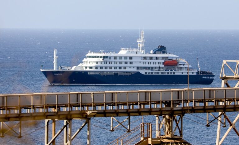 Los tres infectados por hantavirus en el crucero serán evacuados a Países Bajos