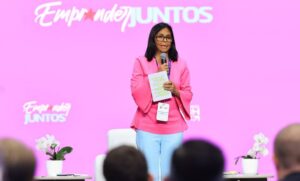 Delcy Rodríguez exhorta a “los jóvenes que se fueron” a regresar para el desarrollo del país