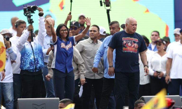 Delcy Rodríguez solo aumenta $50 el “bono de guerra”: mantiene el salario real en Bs 130