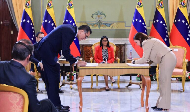 EE. UU. asegura que se fortalece la relación con Venezuela tras firma de nuevos acuerdos
