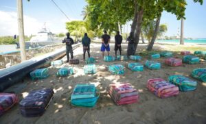 Dominicana decomisa 978 paquetes de cocaína y captura a 3 venezolanos