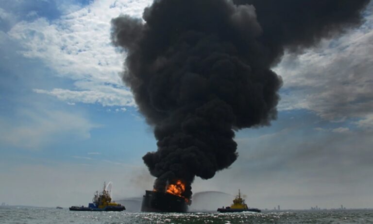 EE. UU. dispara y bloquea dos petroleros iraníes en el golfo de Omán