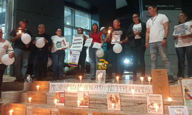 Familiares de presos políticos honran en vigilia a Víctor Hugo Quero en El Helicoide
