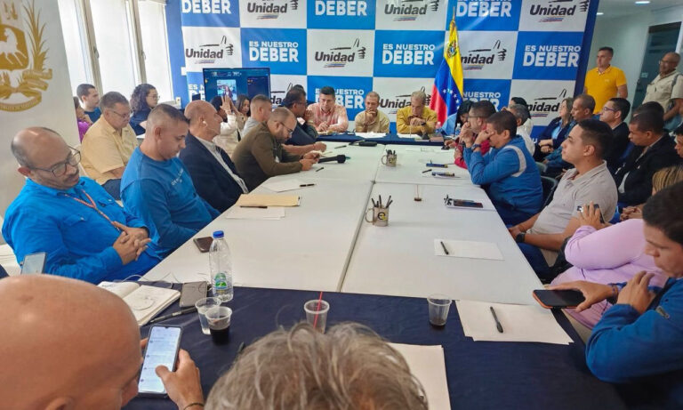 Oposición califica de “opaco” el aumento del “ingreso mínimo integral”