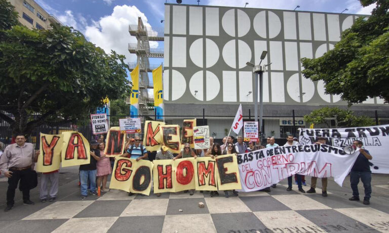 Chavistas protestan contra ejercicio militar de EE. UU. en Caracas