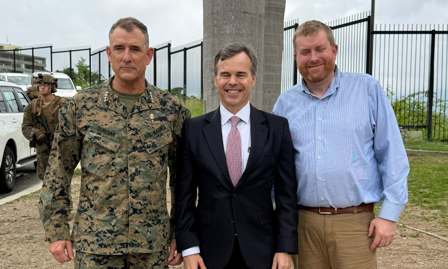 Jefe del Comando Sur de EE. UU. visita Caracas y supervisa ejercicio militar en la embajada
