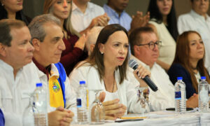 Machado afirma que será candidata en unas elecciones “limpias y libres”
