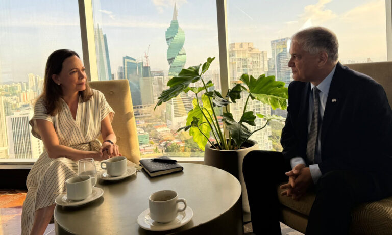 Machado se reúne con embajador de Israel en Panamá