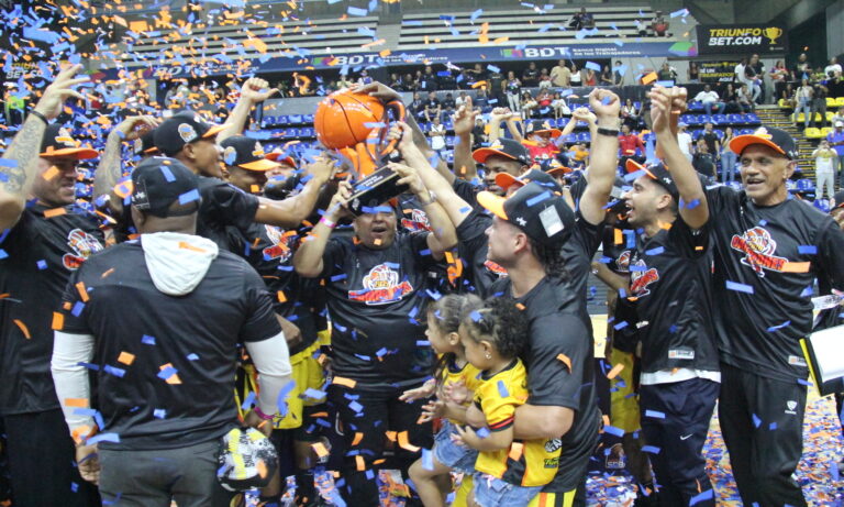 Gaiteros del Zulia conquista la primera Copa SPB tras imponerse a Cocodrilos de Caracas