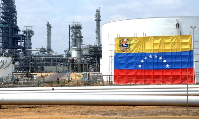 Temen que privatizaciones “a oscuras” se repartan entre amigos del gobierno