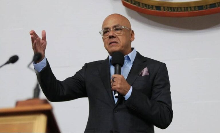 Jorge Rodríguez anuncia el “gesto” de excarcelar 300 presos esta semana