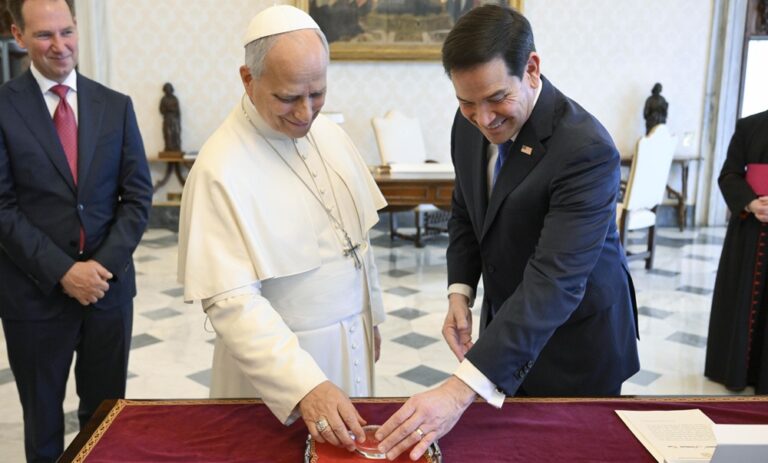 Rubio manifiesta ante León XIV su “compromiso” por la paz y buena relación con el Vaticano