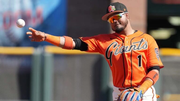 Luis Arráez lidera a los Gigantes de San Francisco con defensa decisiva