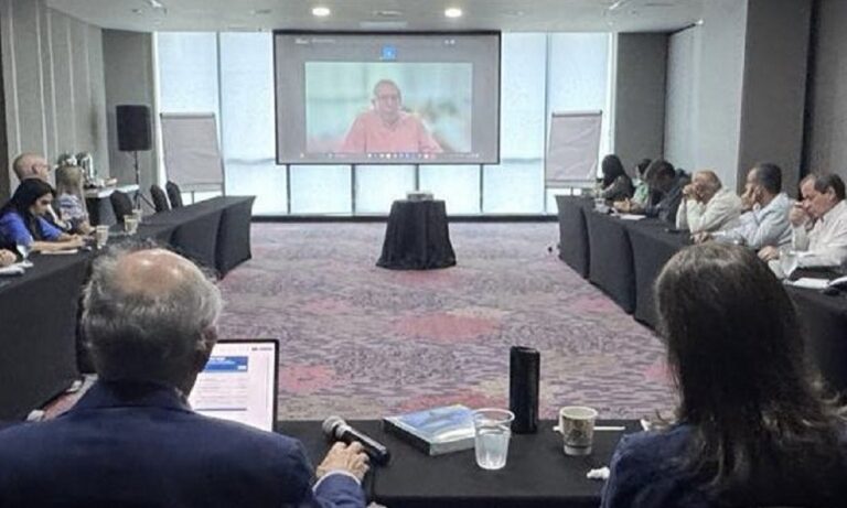 Machado cierra acuerdos políticos con la Plataforma Unitaria en Panamá