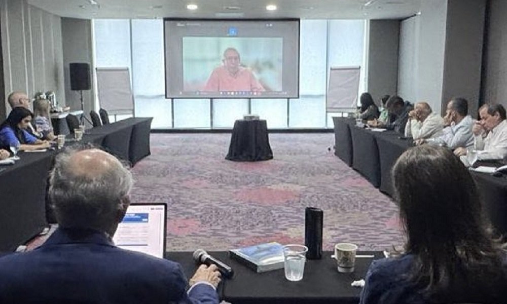 Machado cierra acuerdos políticos con la Plataforma Unitaria en Panamá