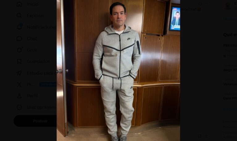 Rubio posa con la ropa deportiva que llevaba Maduro durante su captura