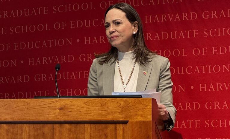 Machado aboga desde Harvard por usar IA para “dar un gran salto adelante” en la reconstrucción