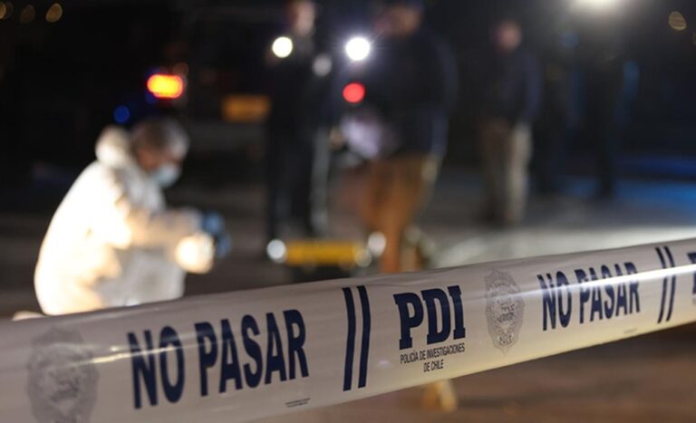 Niña venezolana muere tras caer desde un piso 12 en el centro de Santiago