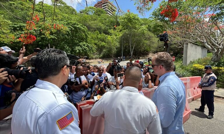 Sindicalistas entregan pliego de peticiones a embajada de EE. UU.: “No estamos felices en Venezuela”