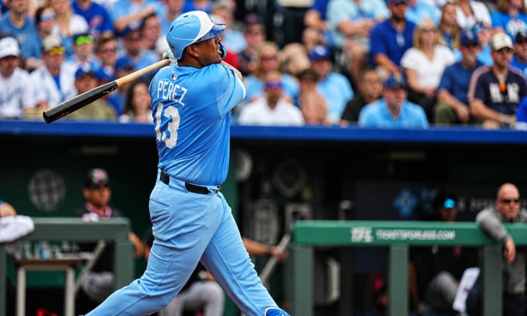 Salvador Pérez impulsa tres carreras y lidera victoria de Kansas City