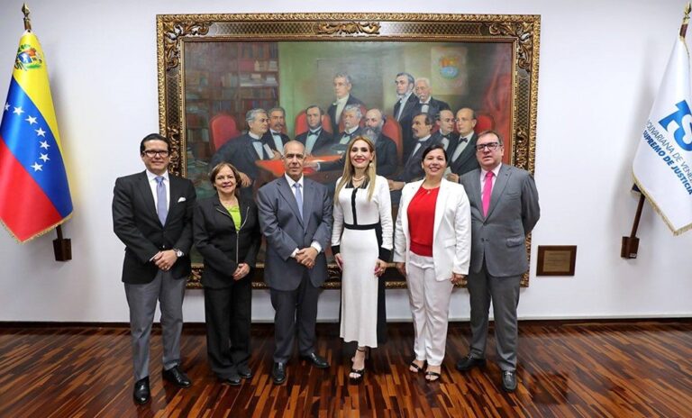 TSJ incorpora a 8 magistrados y ratifica como presidenta a Caryslia Rodríguez