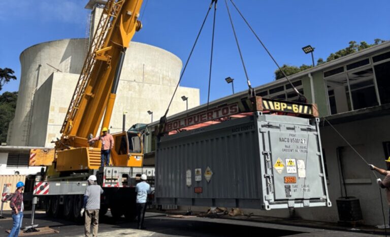 EE. UU. califica de “hito clave” la extracción de uranio enriquecido del país