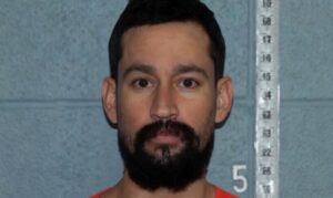 Venezolano es acusado de abusar de su hijastra en Montana: ICE pide su custodia