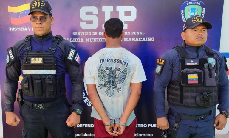 Arrestan a sujeto por presuntos actos lascivos contra estudiantes