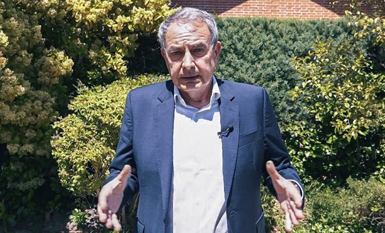 Juez bloquea 490.780 euros de las cuentas de Zapatero