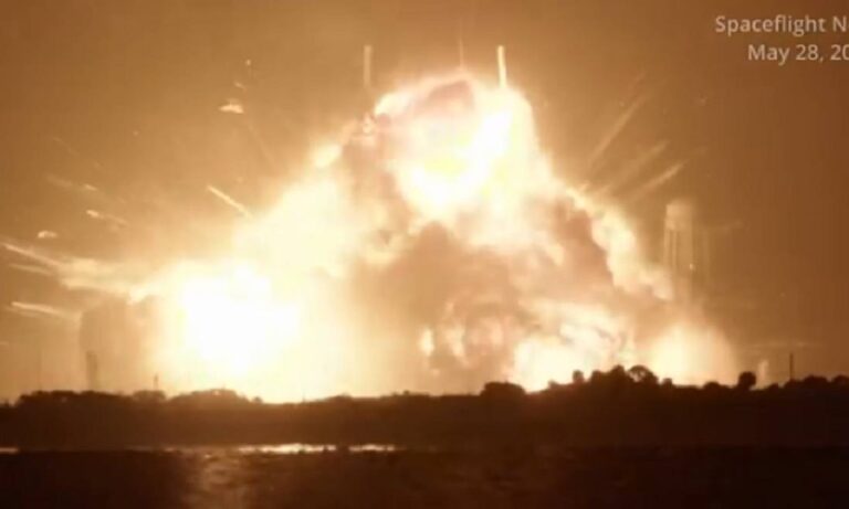 Cohete de Blue Origin explota en Florida durante una prueba previa a su lanzamiento