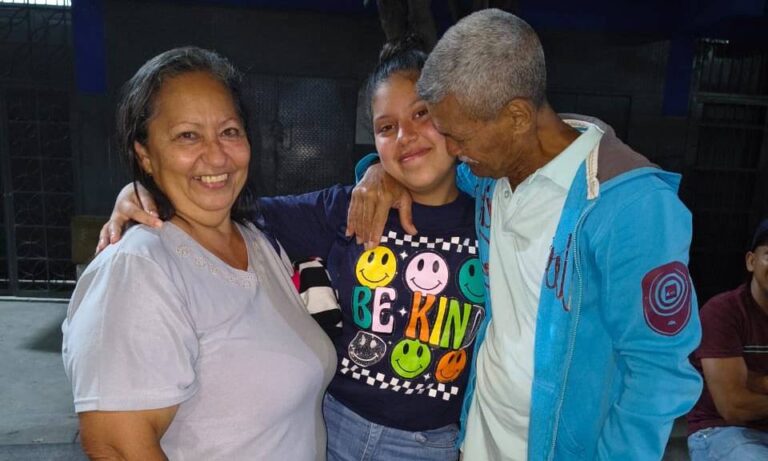 Excarcelan con medidas cautelares a la adolescente Samantha Hernández tras más de 5 meses en prisión