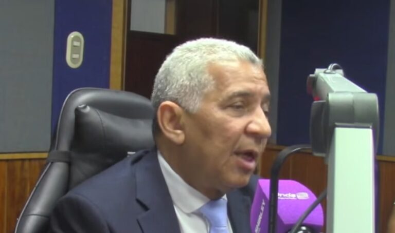 Ministro del Trabajo asegura que “pronto” anunciarán “aumentos salariales”
