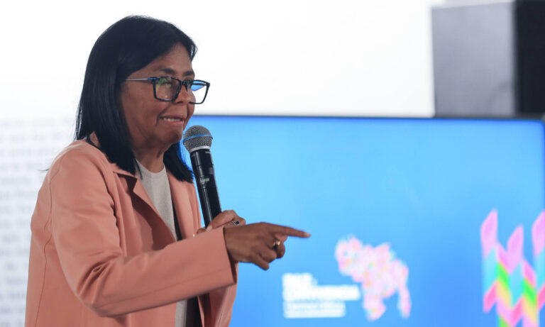 Delcy Rodríguez reconoce que hay jueces que “cobran por la amnistía”