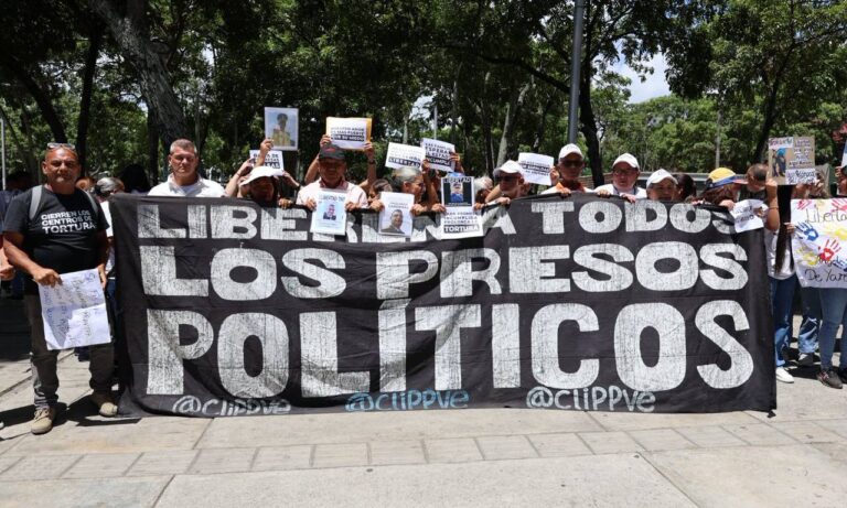 Protestan frente al Ministerio Público para exigir liberación de presos políticos