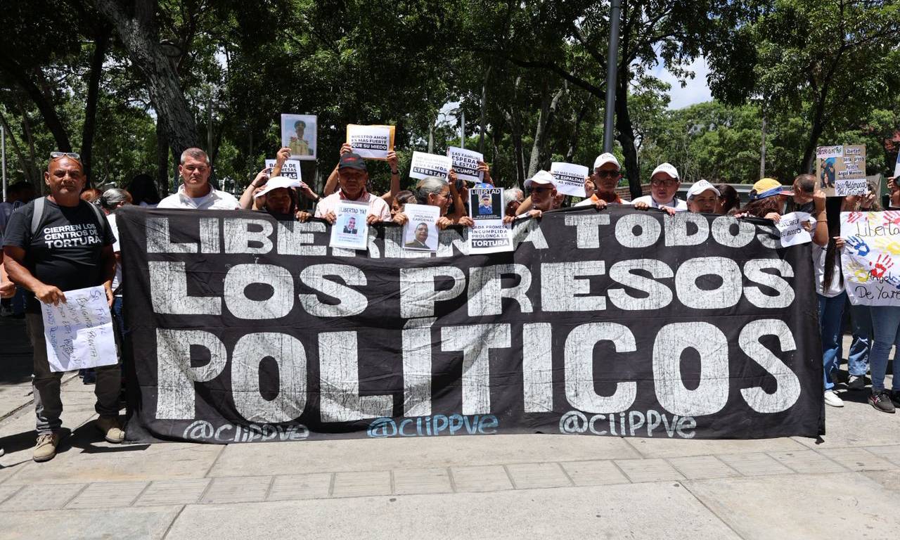 Protestan frente al Ministerio Público para exigir liberación de presos políticos
