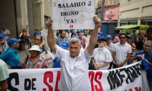 Trabajadores universitarios piden aumento del salario mínimo