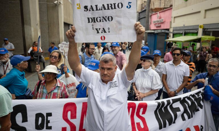 Trabajadores universitarios piden aumento del salario mínimo
