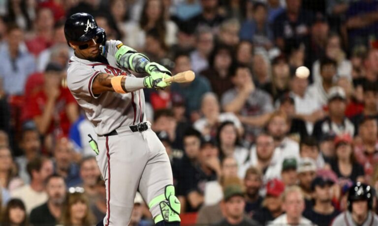 Ronald Acuña Jr. iguala a Juan Rivera en la lista histórica de hits entre venezolanos