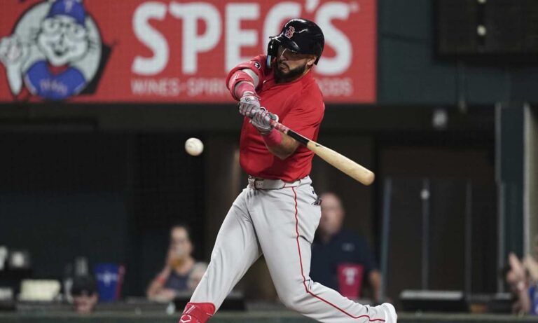 Wilyer Abreu lidera entre los venezolanos con más hits en la temporada