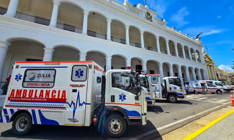 Luis Caldera entrega seis ambulancias más para un total de 45