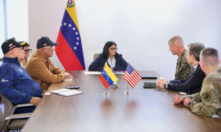 Delcy Rodríguez prioriza el rescate de sobrevivientes y se reúne con expertos de EE. UU.