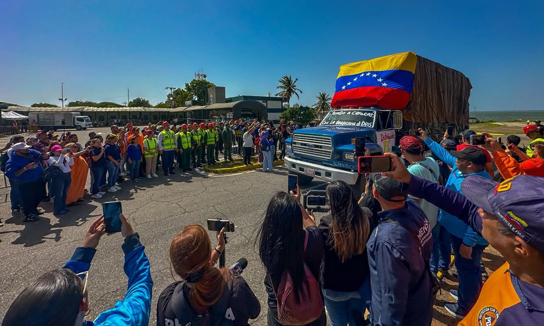 Gobernador encabeza envío de ayuda humanitaria y rescatistas tras terremotos