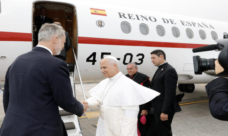Despega hacia Roma el avión oficial español que traslada a León XIV