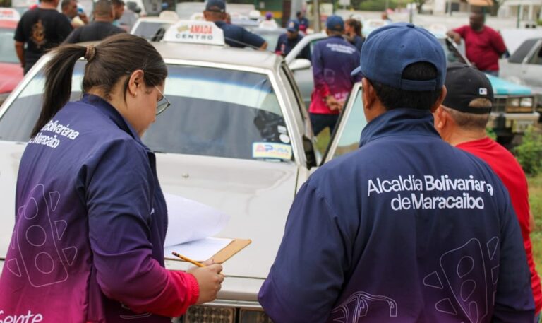 Alcaldía de Maracaibo formaliza a transportistas con colocación de códigos QR