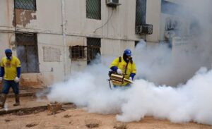 Alcaldía de Maracaibo realiza jornada de fumigación en Residencias Lago Azul